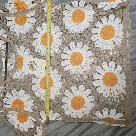 Rebellion Floral Crochet Blouse in Brown and White with Daisys. - Picture 4 of 5